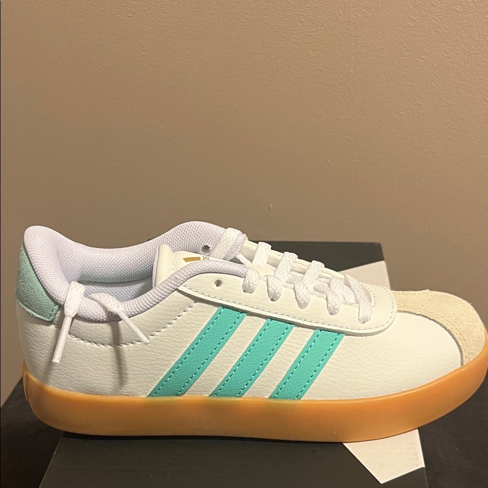 Adidas Kids Sneakers White and Teal (Tiffany Blue).. NEW IN ORIGINAL BOX